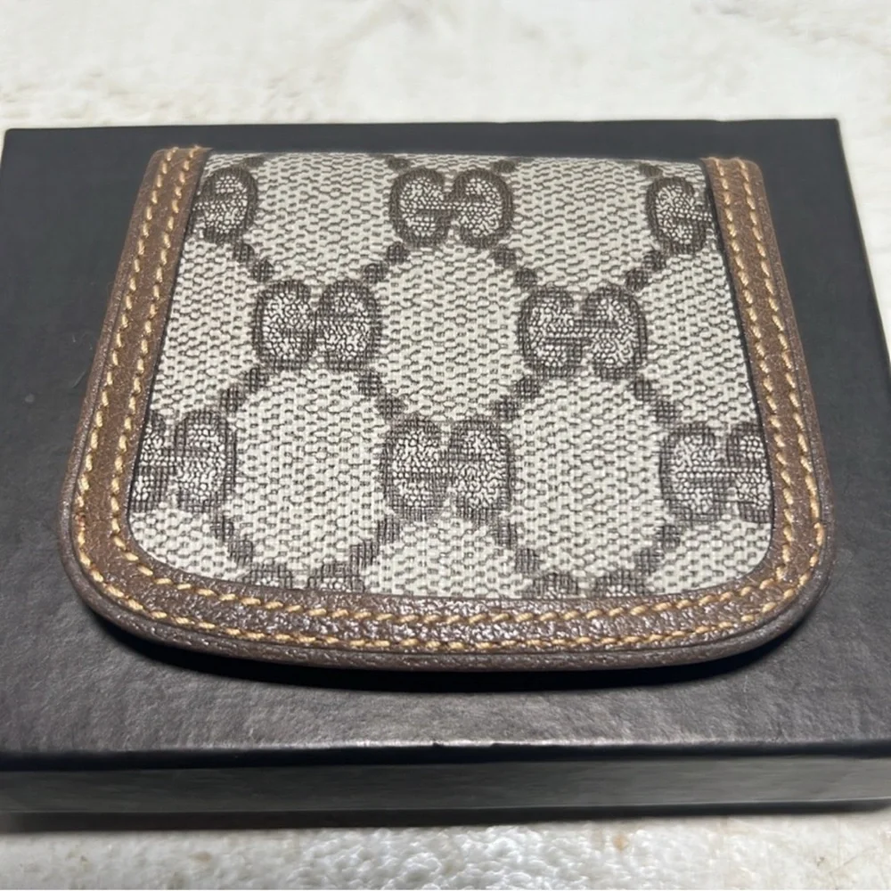 Gucci Tan and Cream Monogram Coin Holder - Picture 2 of 16